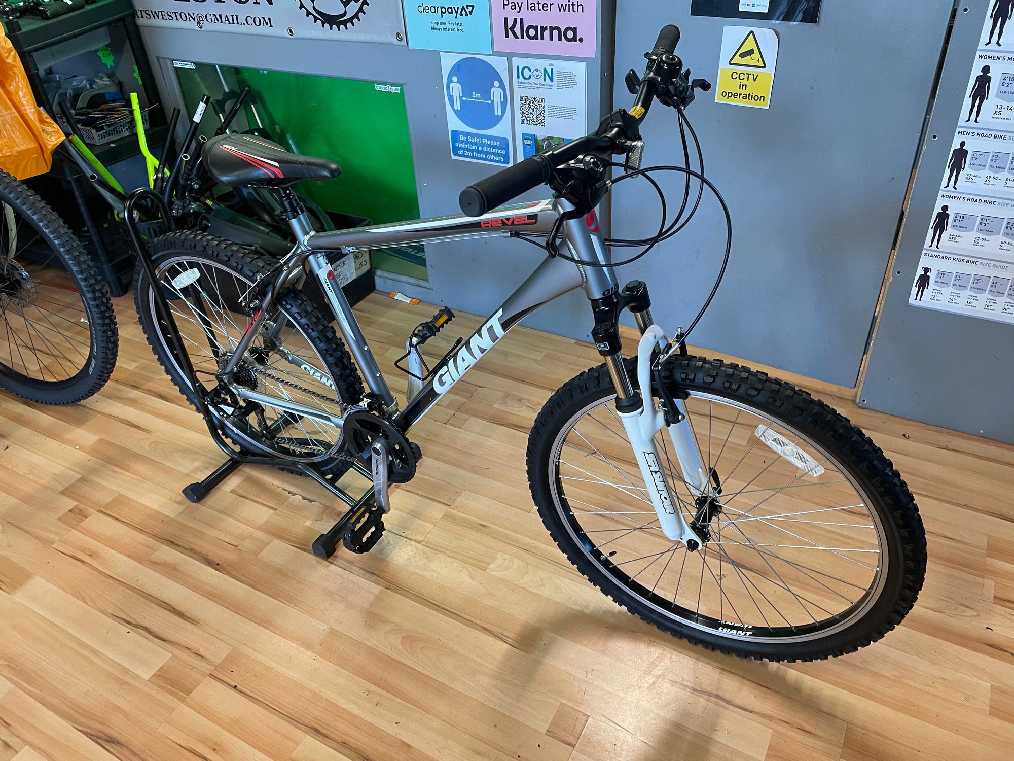 GIANT REVEL 3 SILVER 19.5” MTB