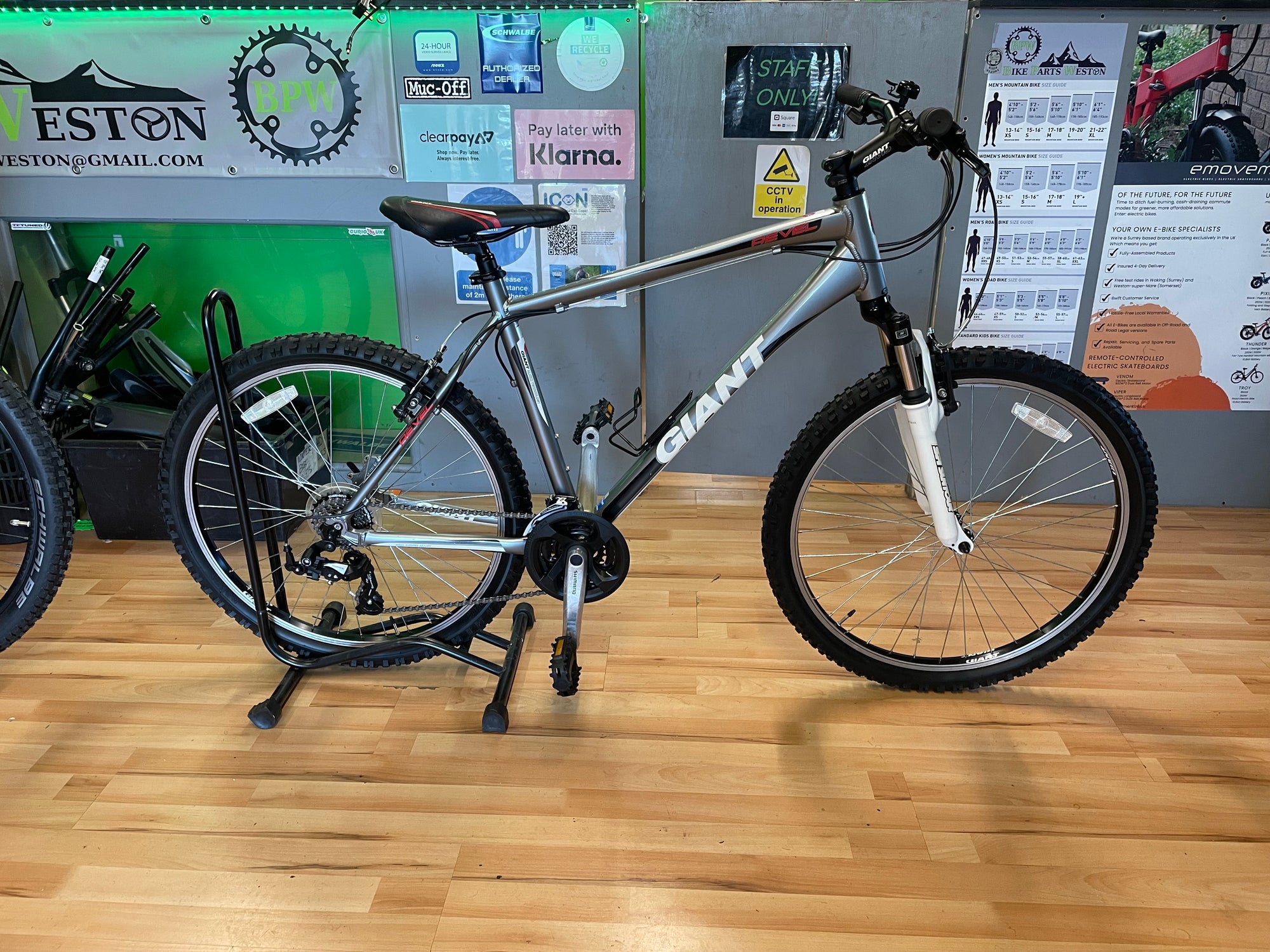 GIANT REVEL 3 SILVER 19.5” MTB