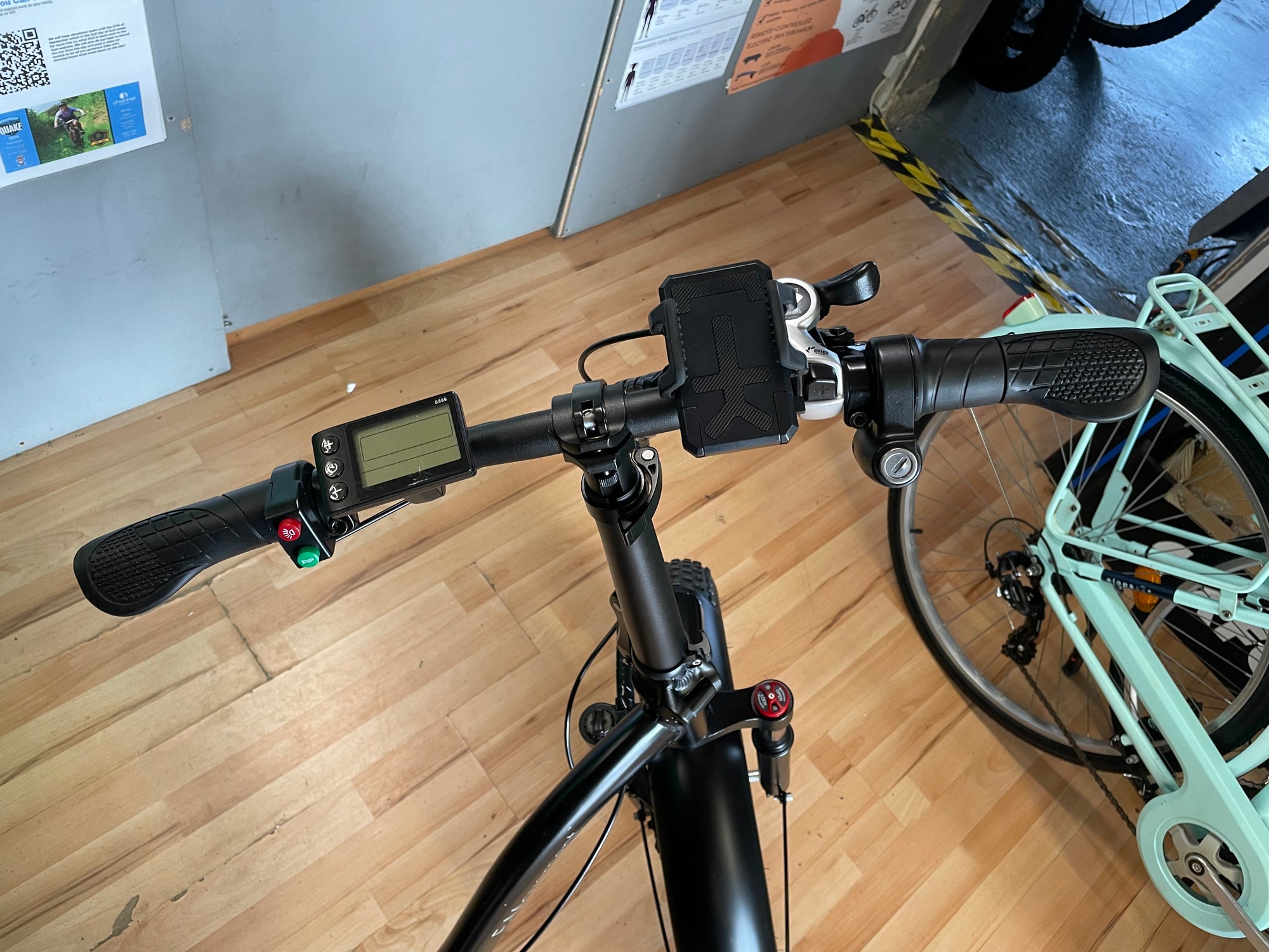E-MOVEMENT HUNTER EXTREME 350W ELECTRIC – STEP-THROUGH FOLDING FAT TYRE BIKE