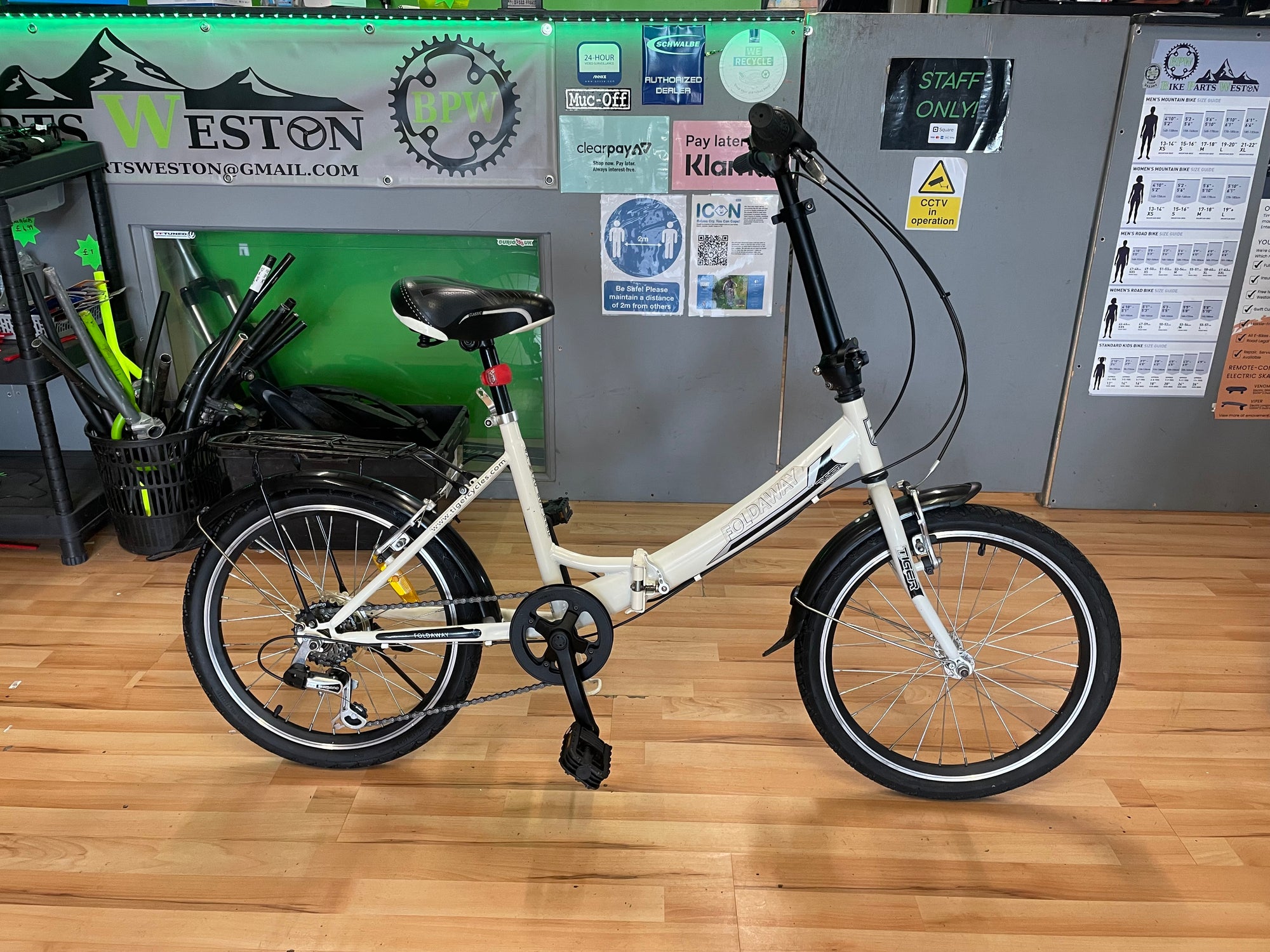TIGER FOLDAWAY FOLDING BIKE  14” Frame,
WHITE