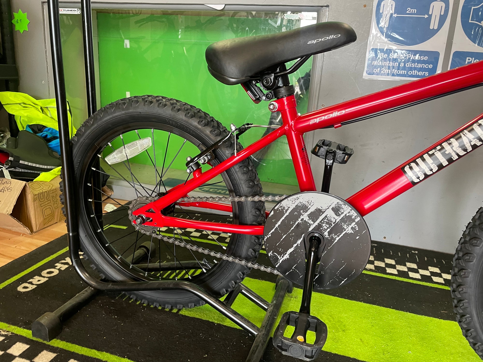 Apollo Outrage MTB 10” 6-8yrs RED