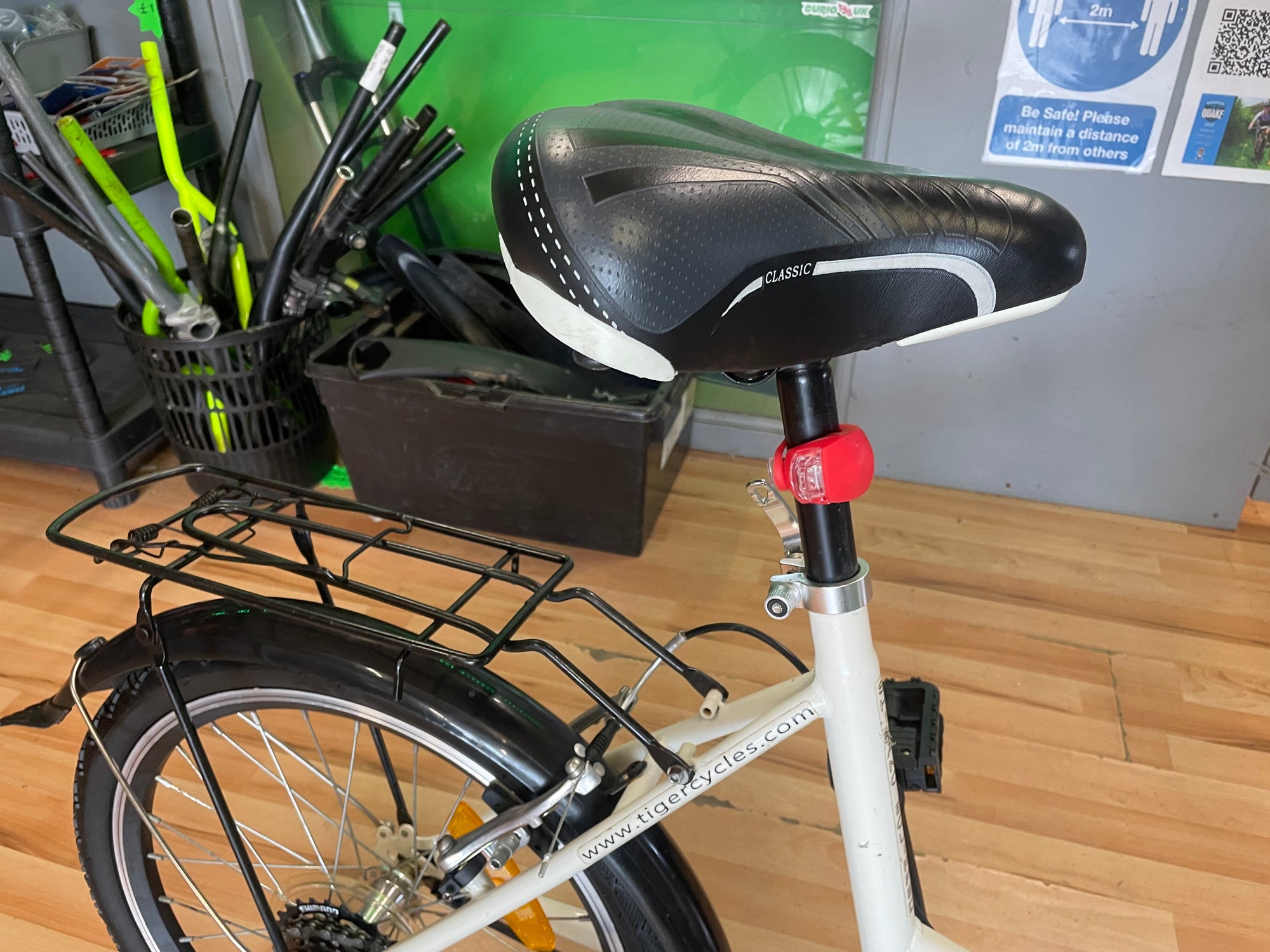 TIGER FOLDAWAY FOLDING BIKE  14” Frame,
WHITE