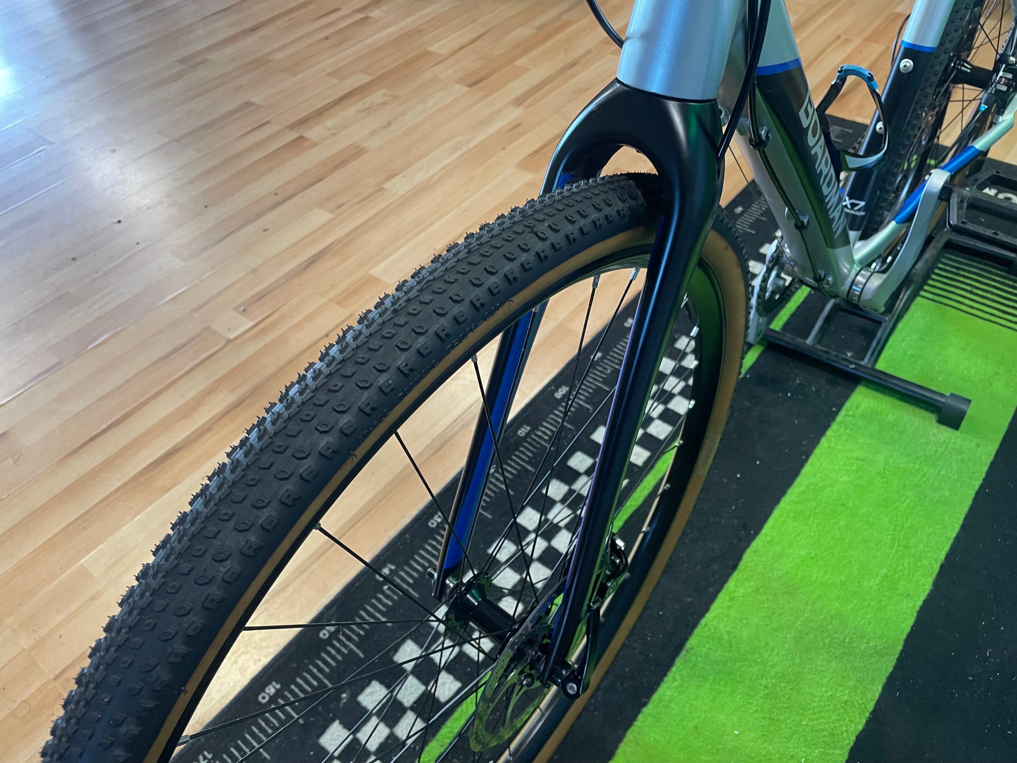 BOARDMAN ADV 8.8 GRAVEL/HYBRID SILVER 53cm