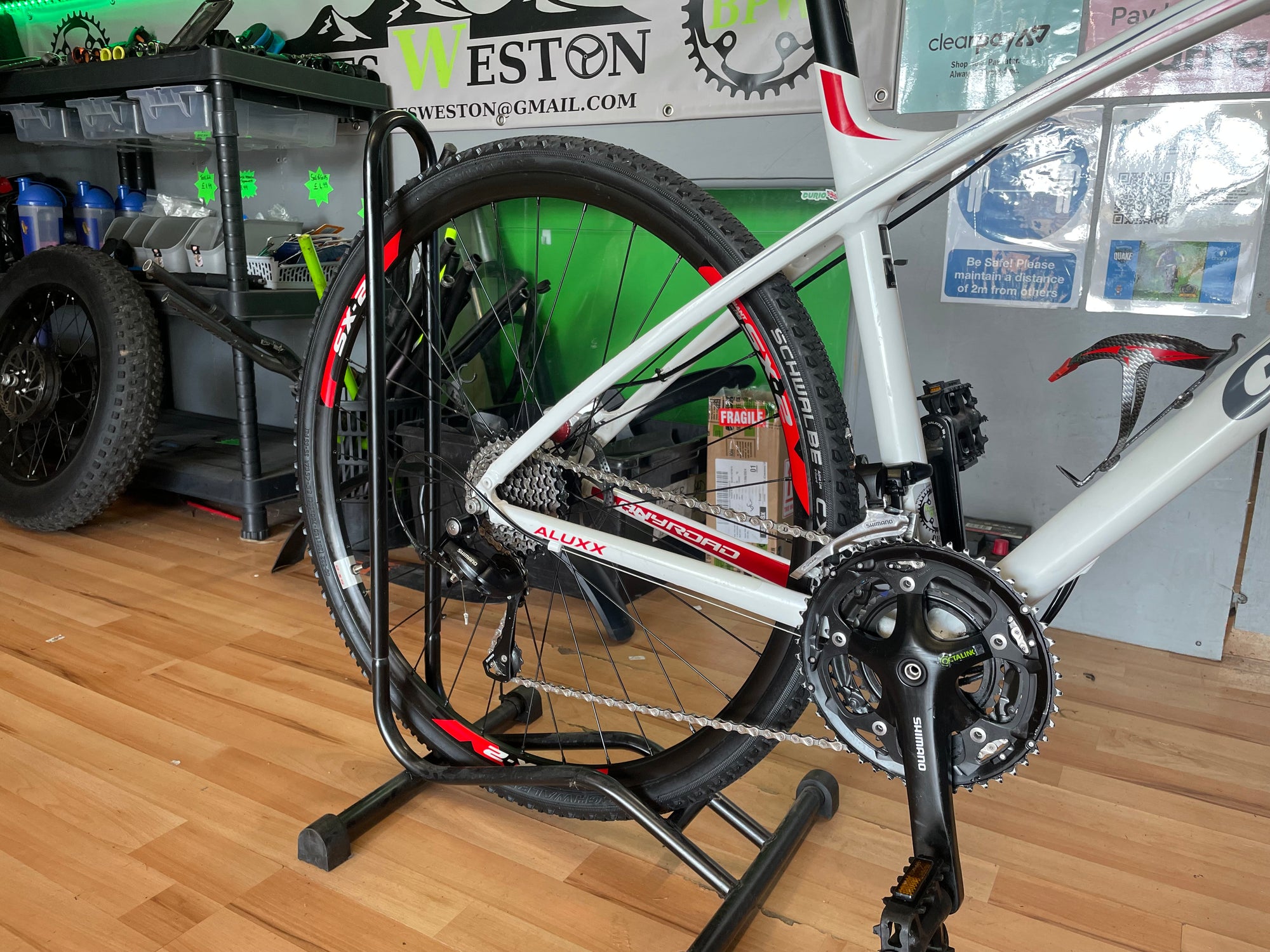 Giant Anyroad 2 White 18” Hybrid/Gravel Bike