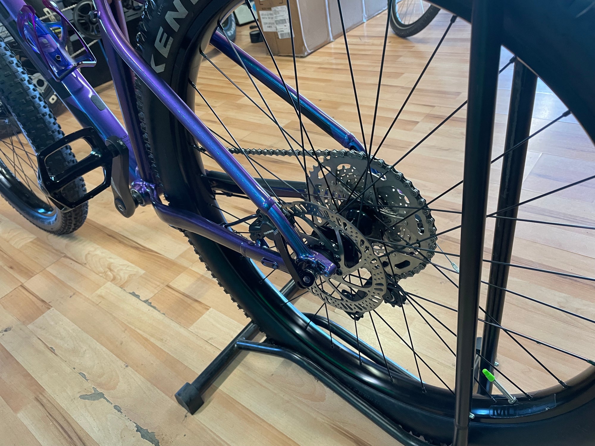 TREK ROSCOE 6 “2024” MTB PURPLE FLIP PAINT M/L
