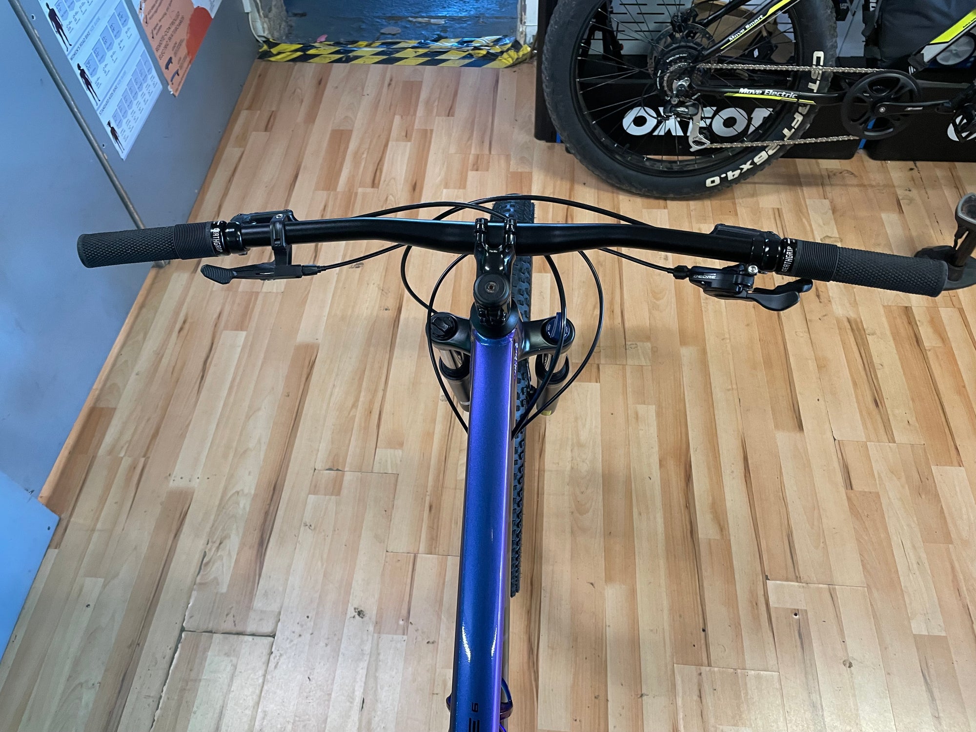TREK ROSCOE 6 “2024” MTB PURPLE FLIP PAINT M/L