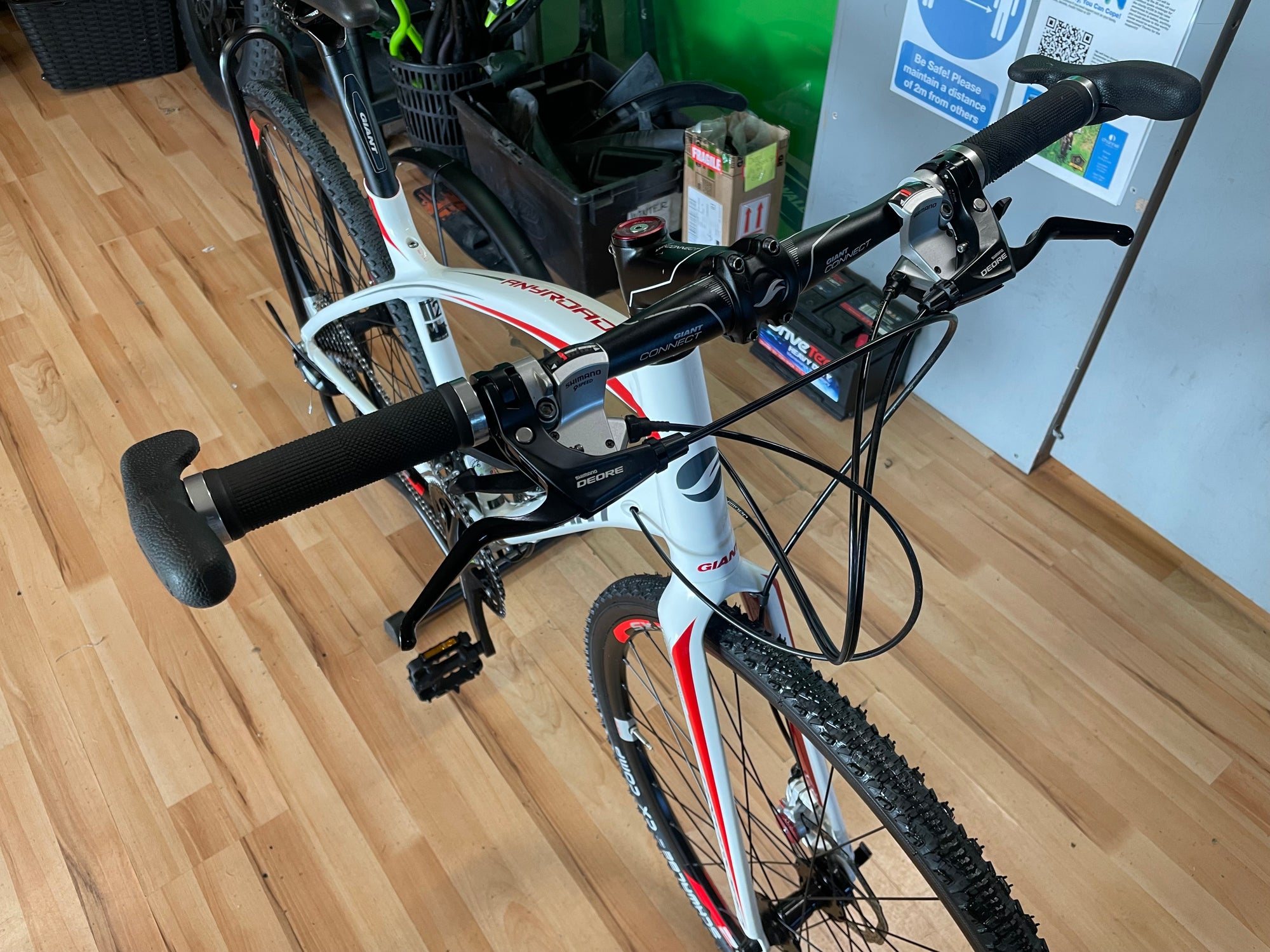 Giant Anyroad 2 White 18” Hybrid/Gravel Bike