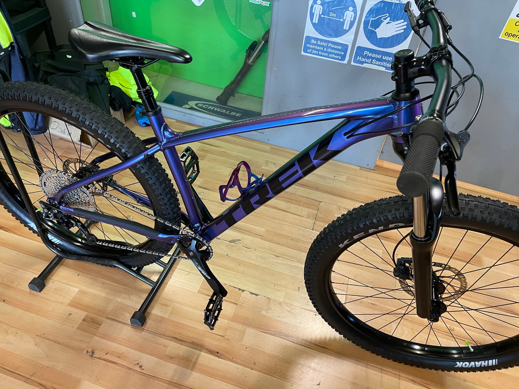 TREK ROSCOE 6 “2024” MTB PURPLE FLIP PAINT M/L
