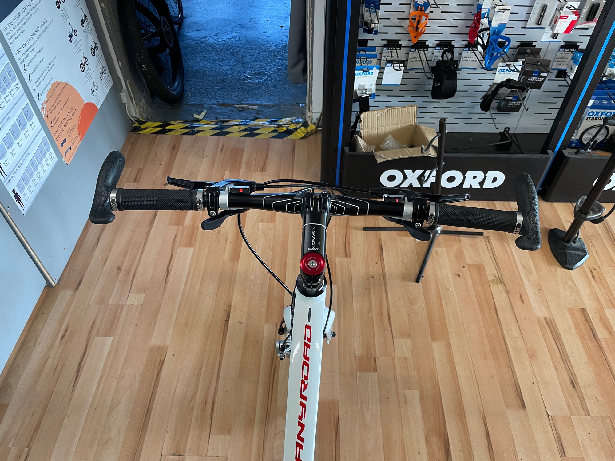 Giant Anyroad 2 White 18” Hybrid/Gravel Bike