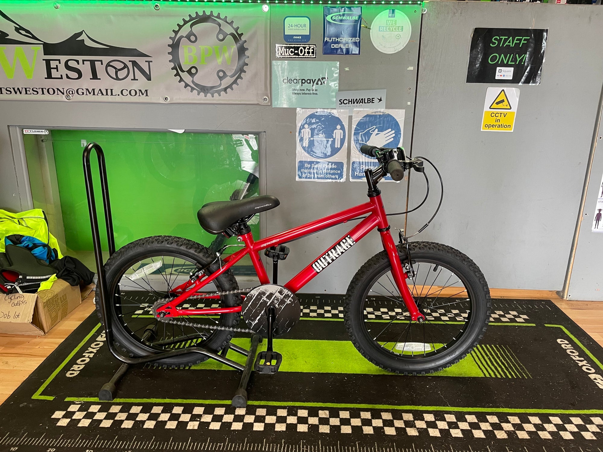 Apollo Outrage MTB 10” 6-8yrs RED