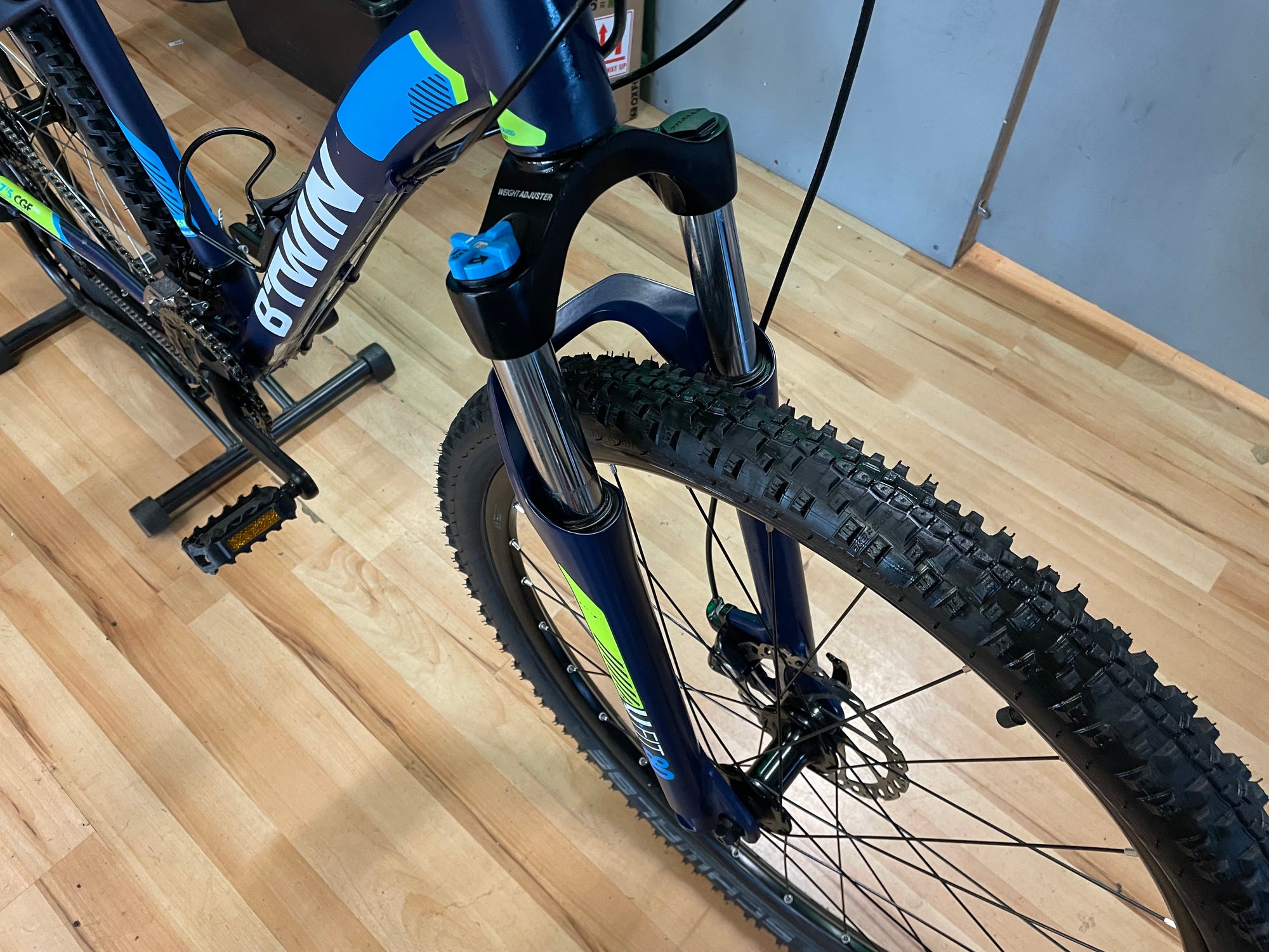 B Twin Rockrider 520 MTB Blue 17”