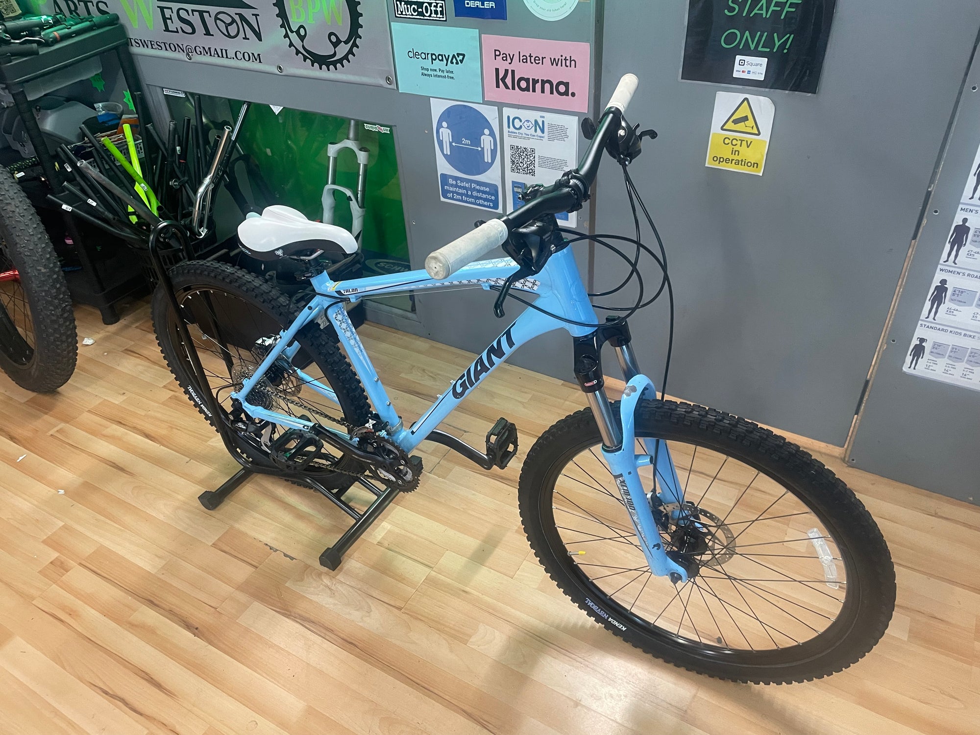 GIANT TALON 3 BLUE MTB 11+yrs