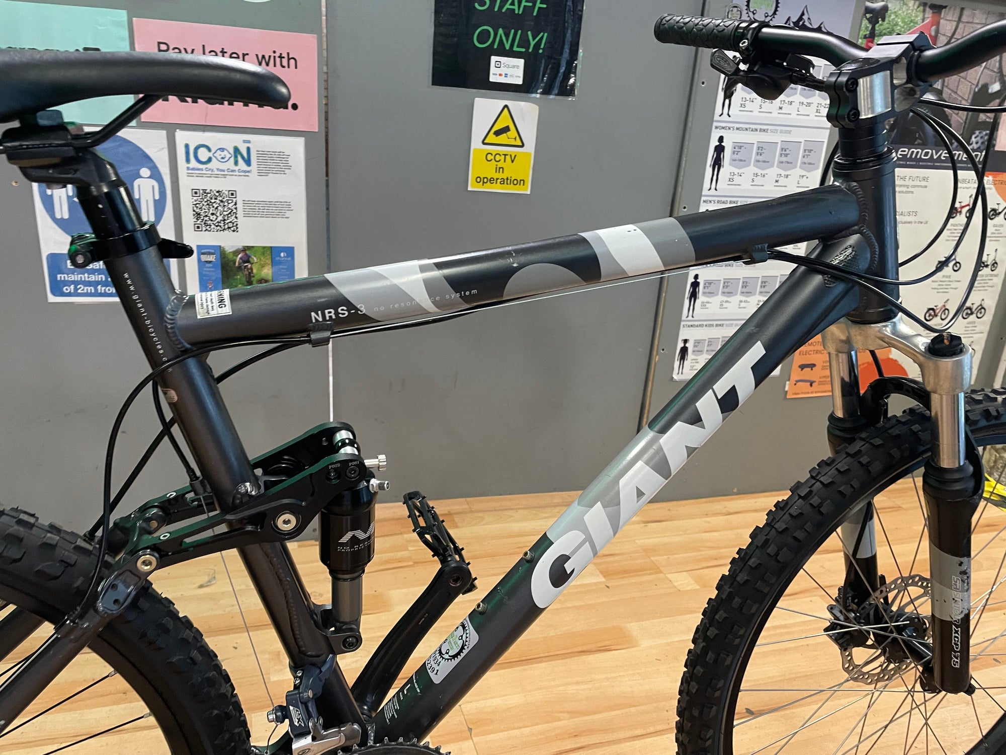 Giant NRS-3 Full suspension MTB 21” Grey