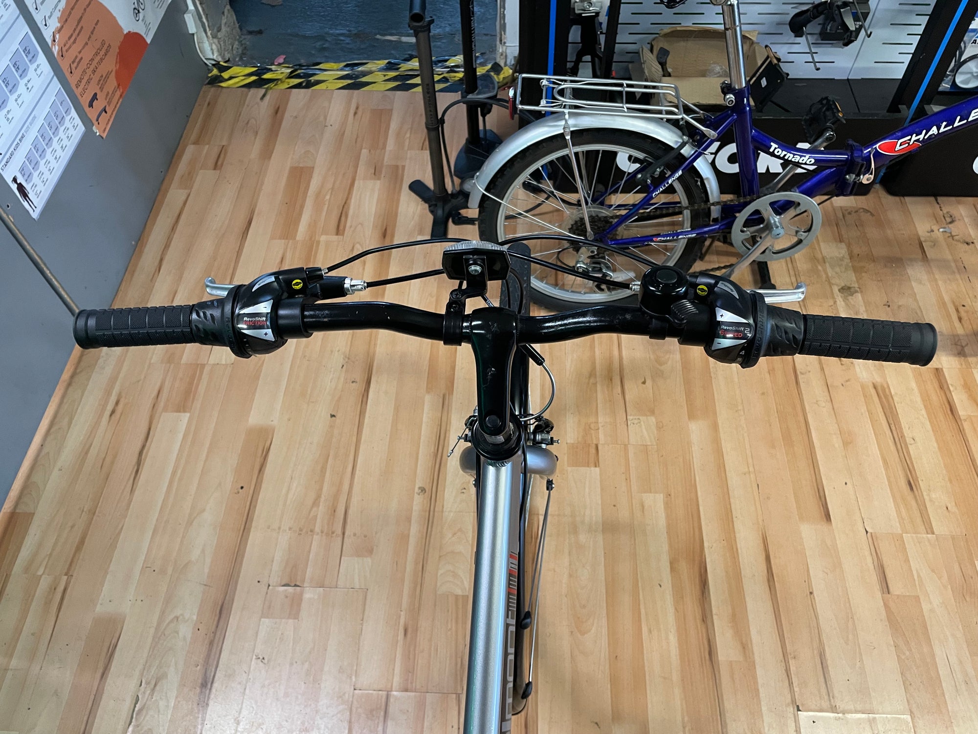 Apollo Belmont Hybrid 18” Silver/Black
