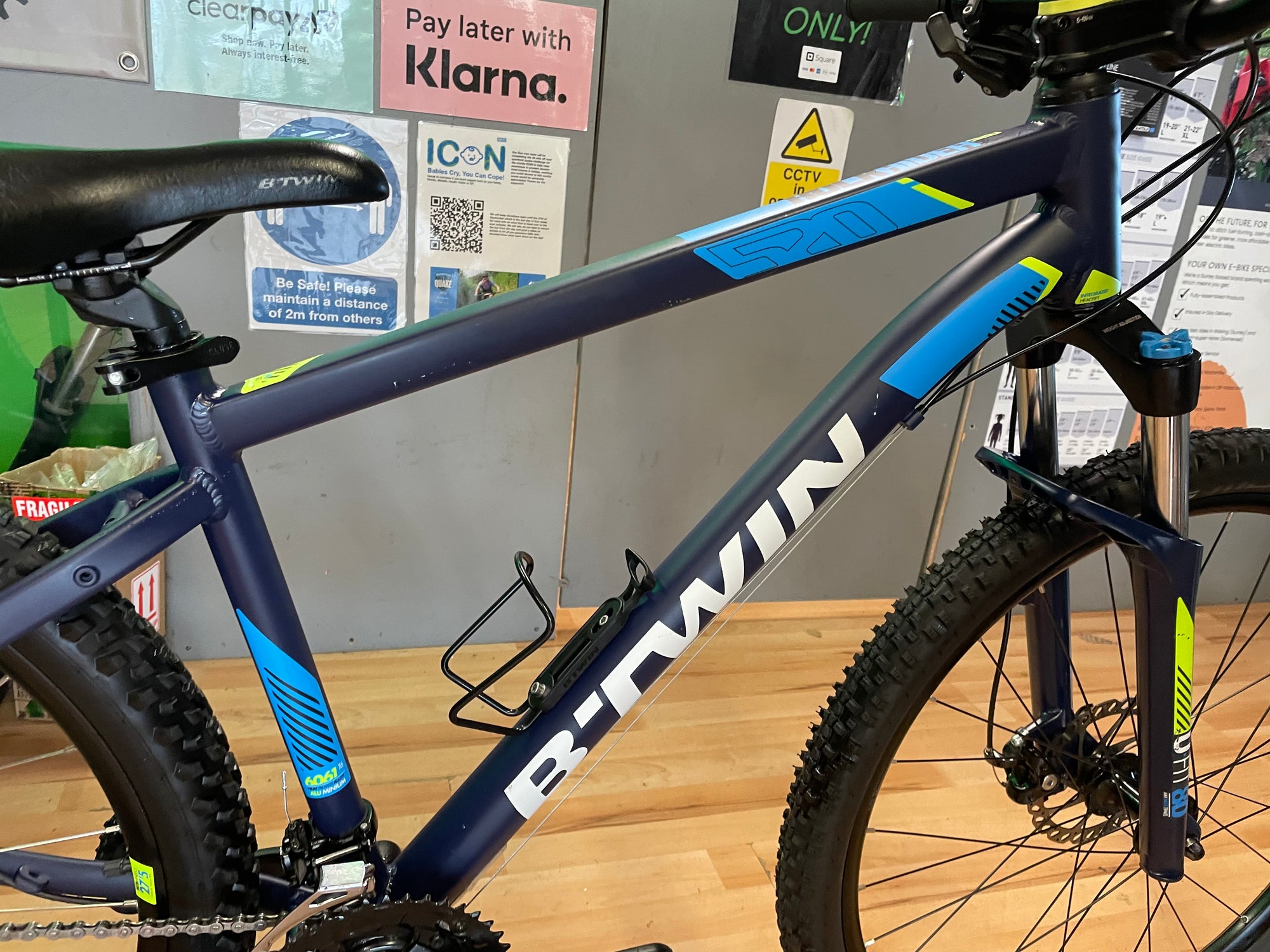 B Twin Rockrider 520 MTB Blue 17”