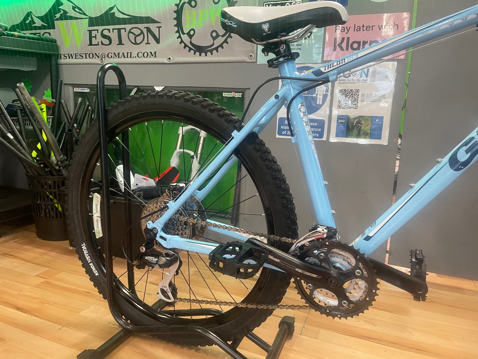GIANT TALON 3 BLUE MTB 11+yrs