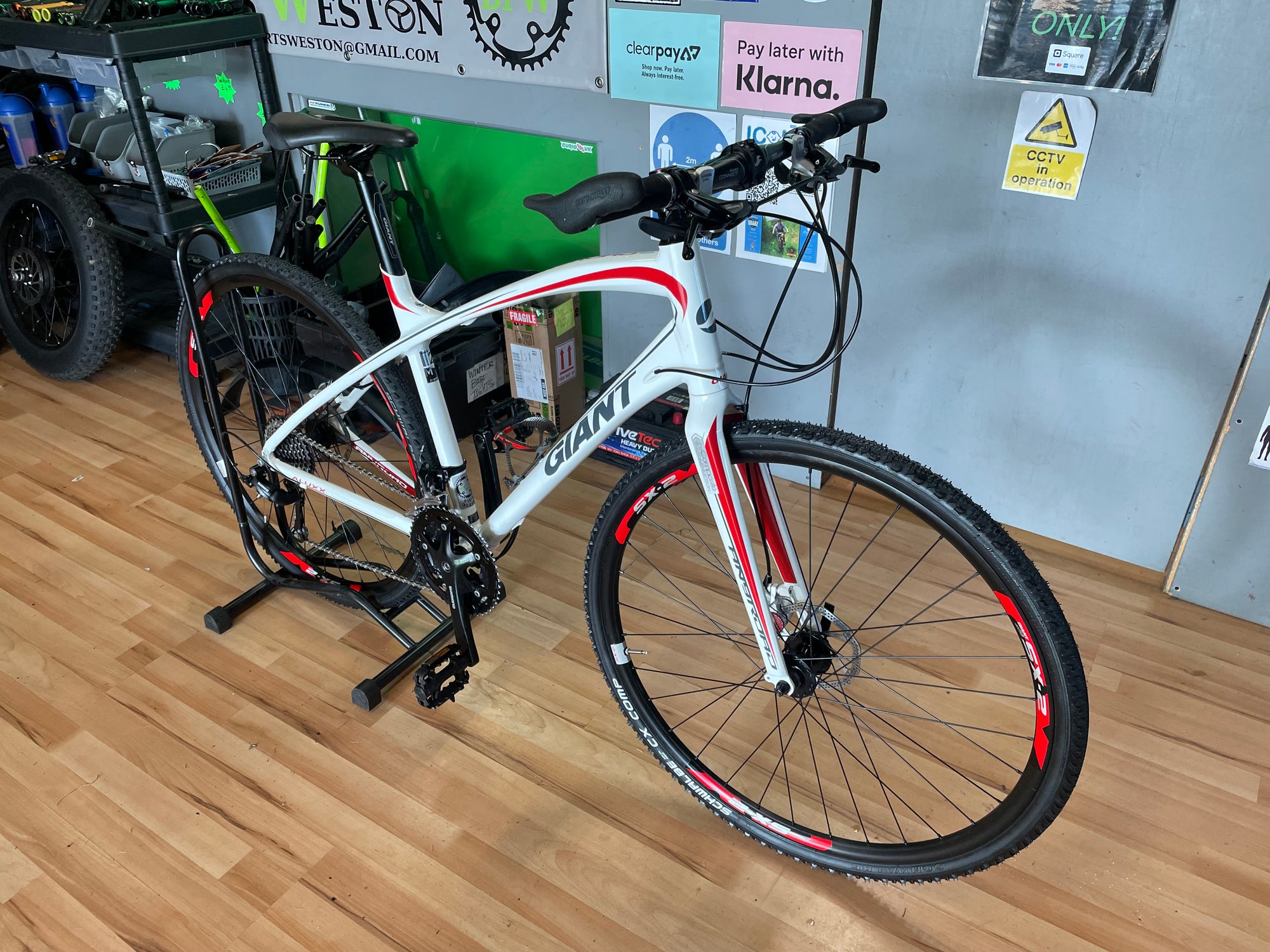 Giant Anyroad 2 White 18” Hybrid/Gravel Bike