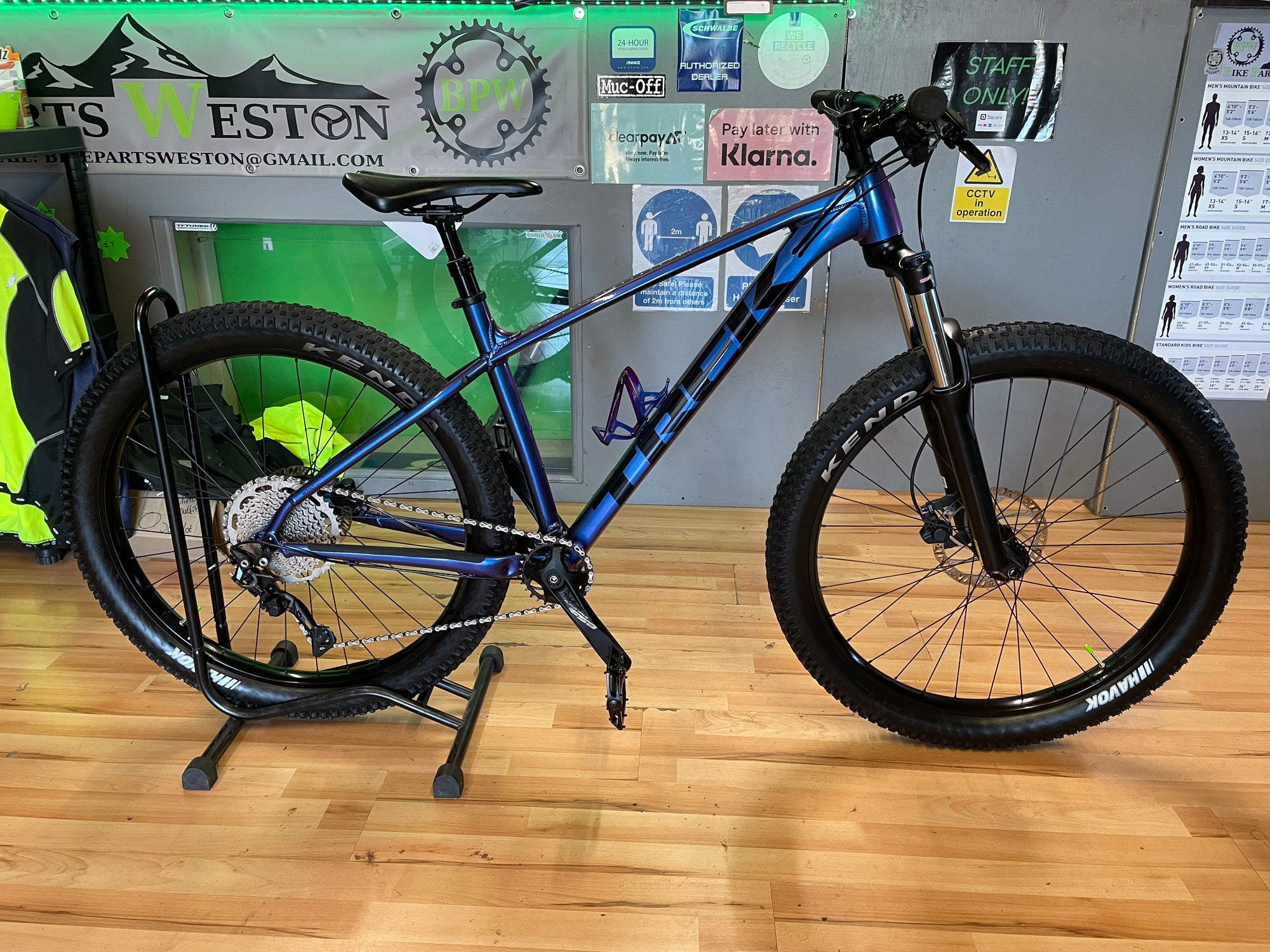 TREK ROSCOE 6 “2024” MTB PURPLE FLIP PAINT M/L