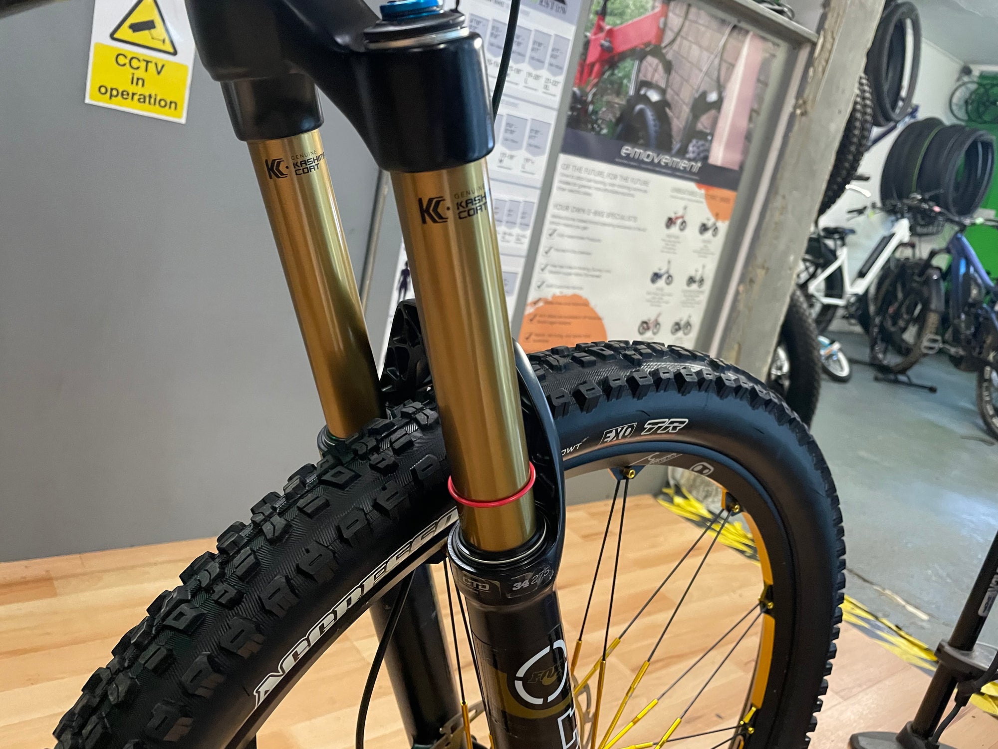 MONDRAKER FOXY XR CARBON 27.5 TRAIL MTB 19” LARGE BLACK/GOLD