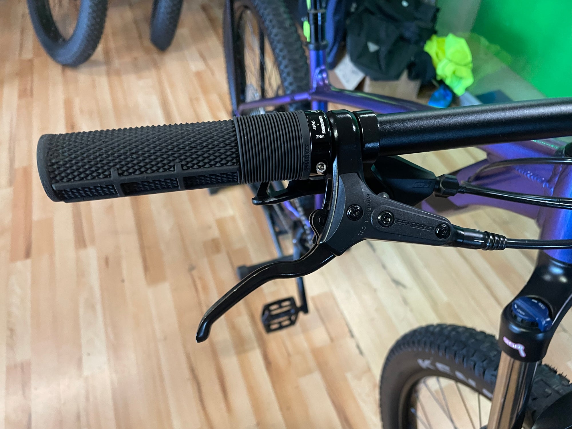 TREK ROSCOE 6 “2024” MTB PURPLE FLIP PAINT M/L