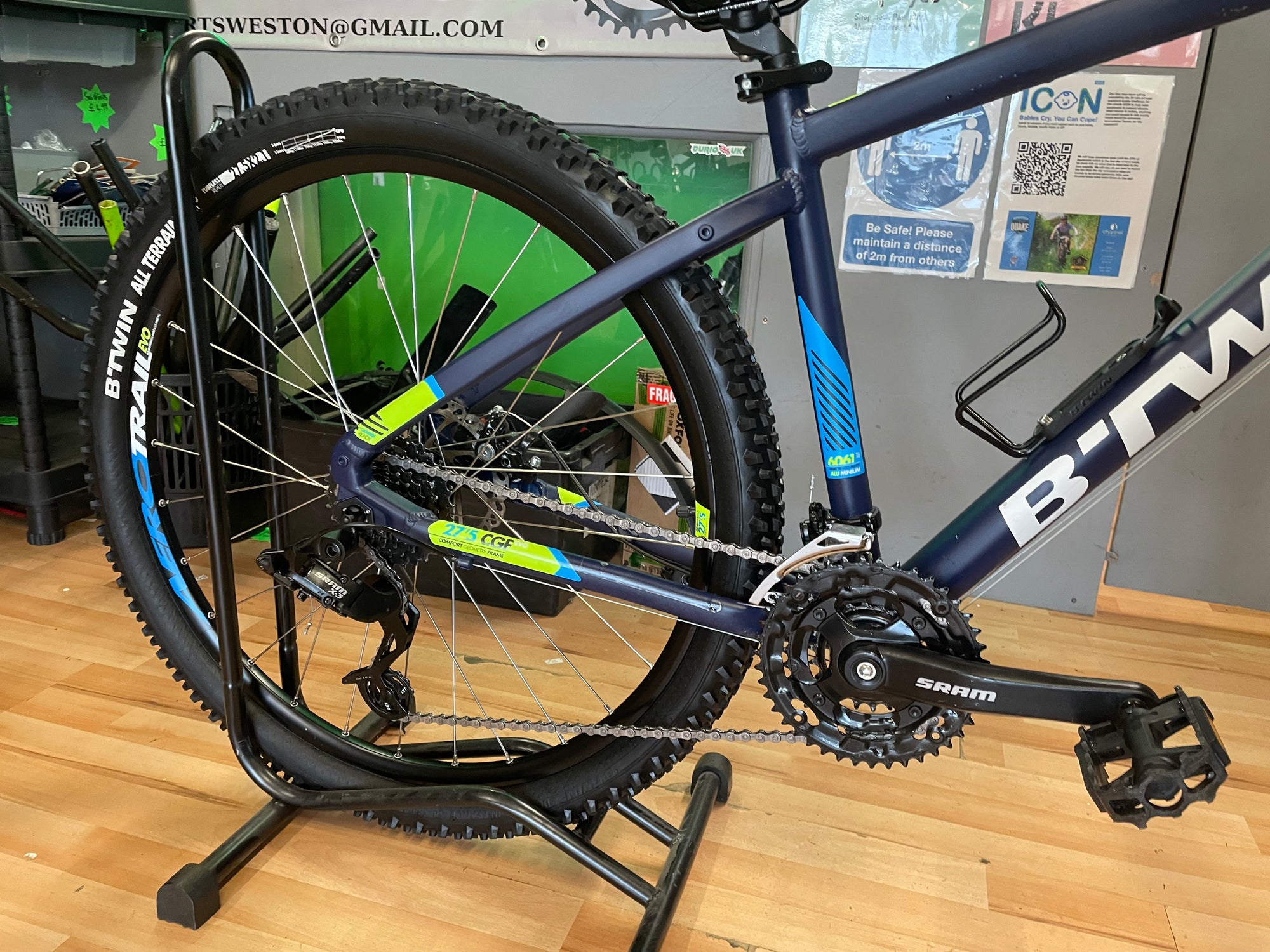 B Twin Rockrider 520 MTB Blue 17”