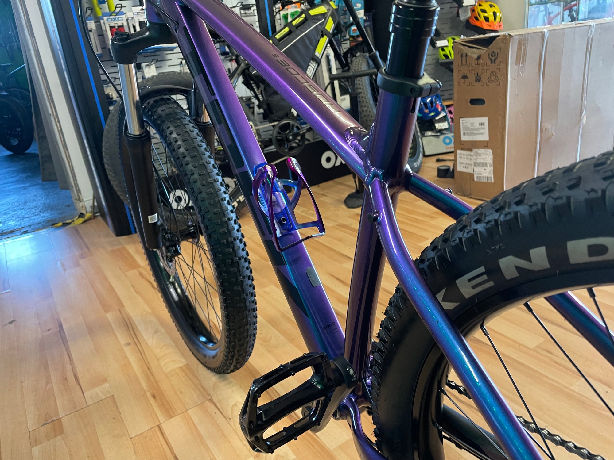 TREK ROSCOE 6 “2024” MTB PURPLE FLIP PAINT M/L