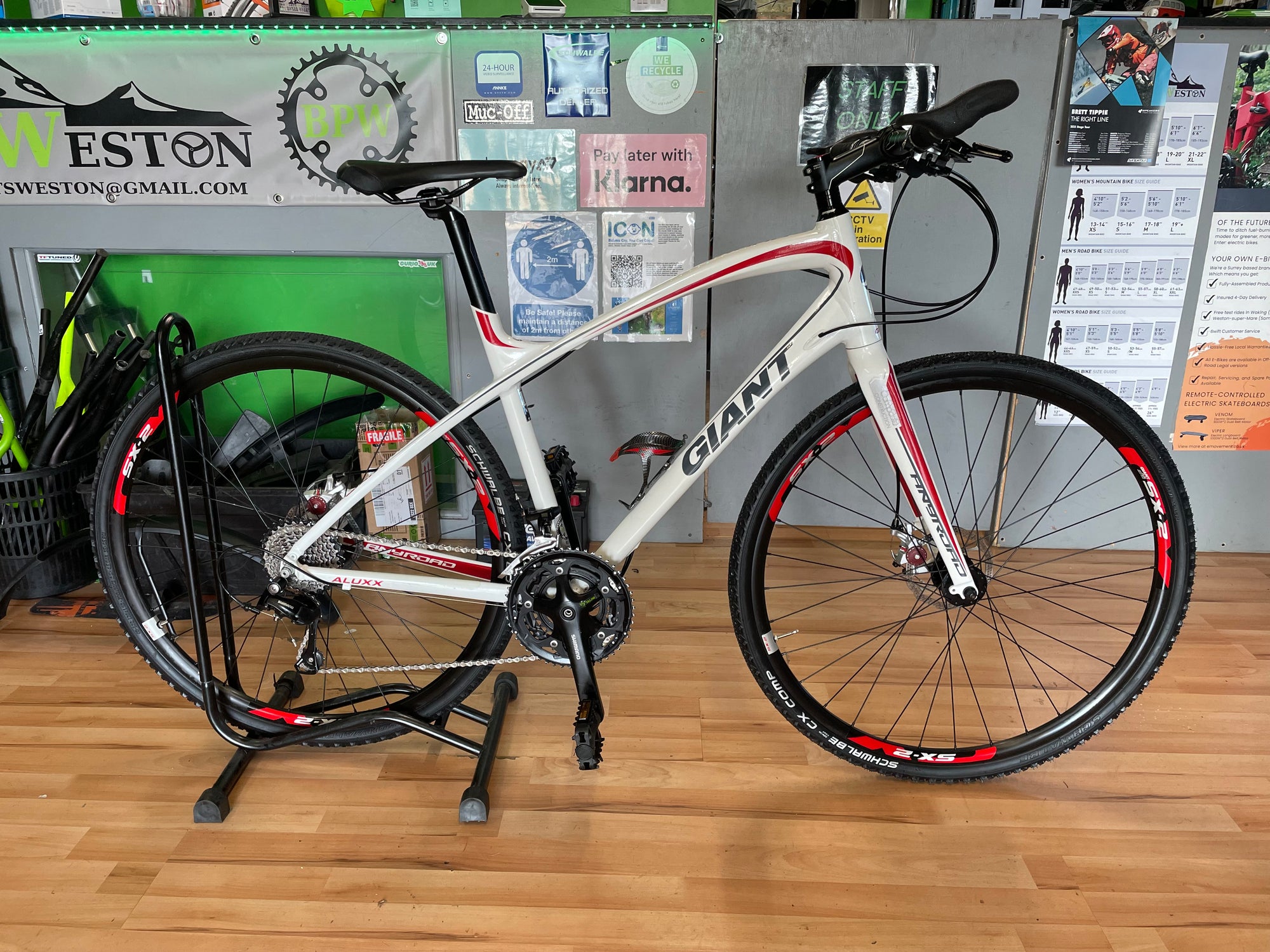 Giant Anyroad 2 White 18” Hybrid/Gravel Bike
