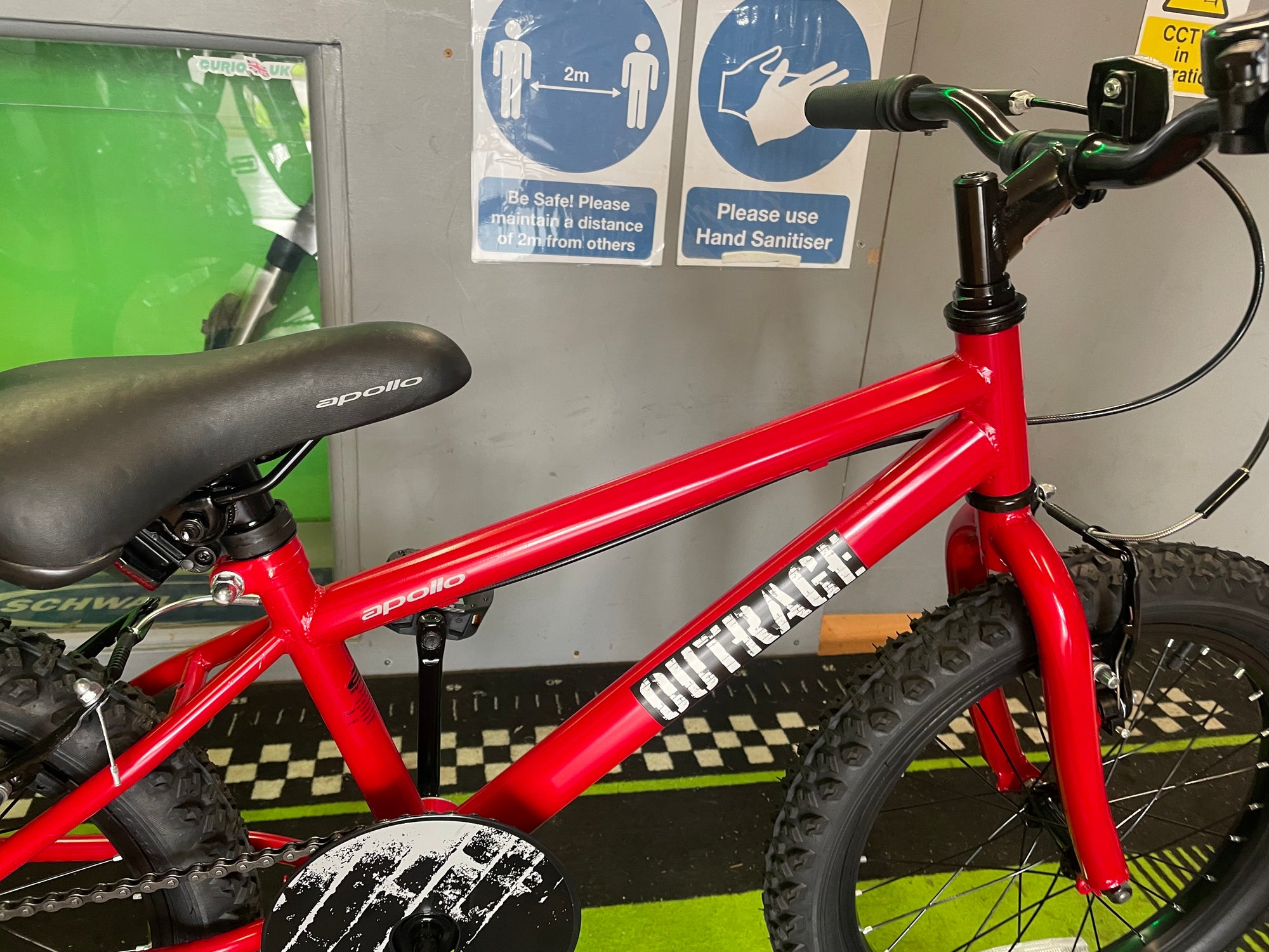 Apollo Outrage MTB 10” 6-8yrs RED