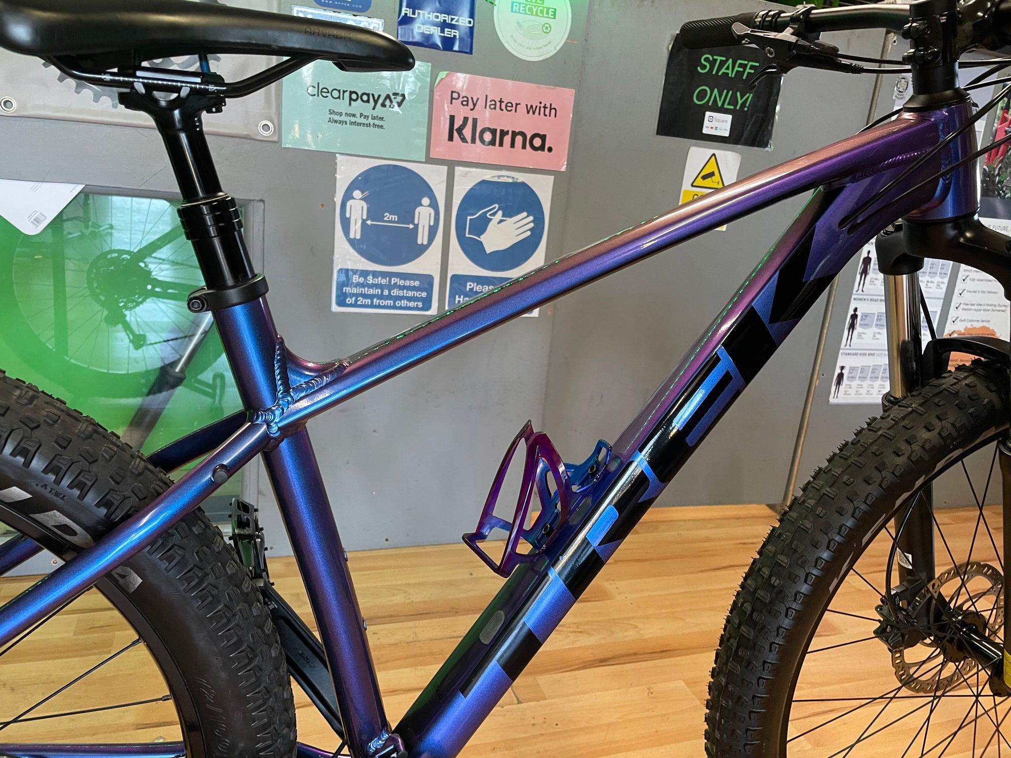 TREK ROSCOE 6 “2024” MTB PURPLE FLIP PAINT M/L
