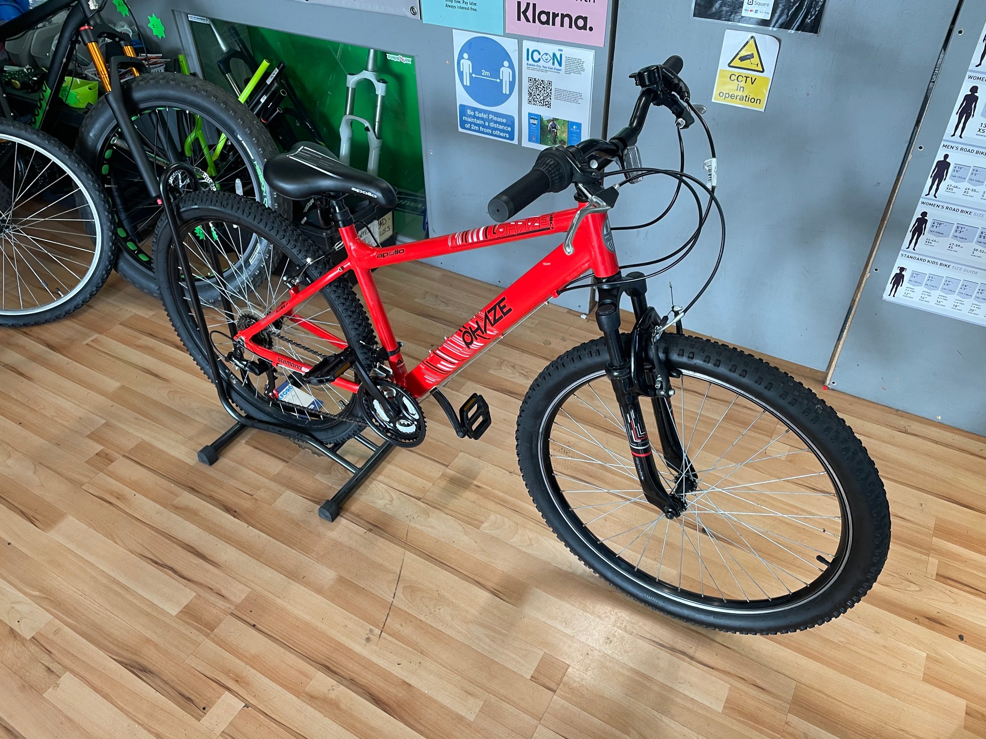 APOLLO PHASE 17” RED MTB