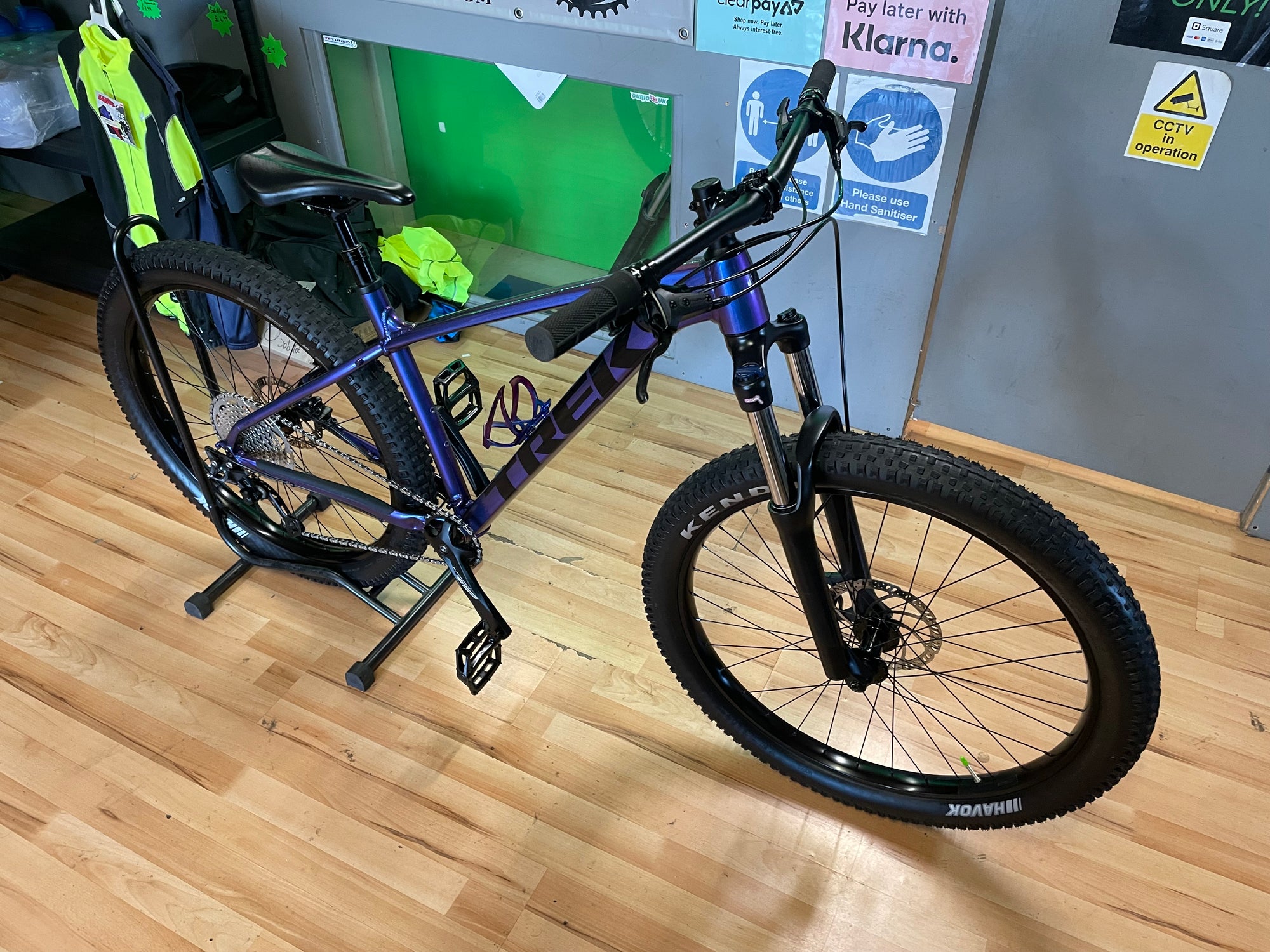 TREK ROSCOE 6 “2024” MTB PURPLE FLIP PAINT M/L