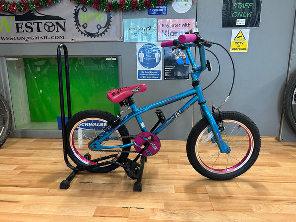 New X Shop Display Apollo Roxy Kids MTB 10 Blue