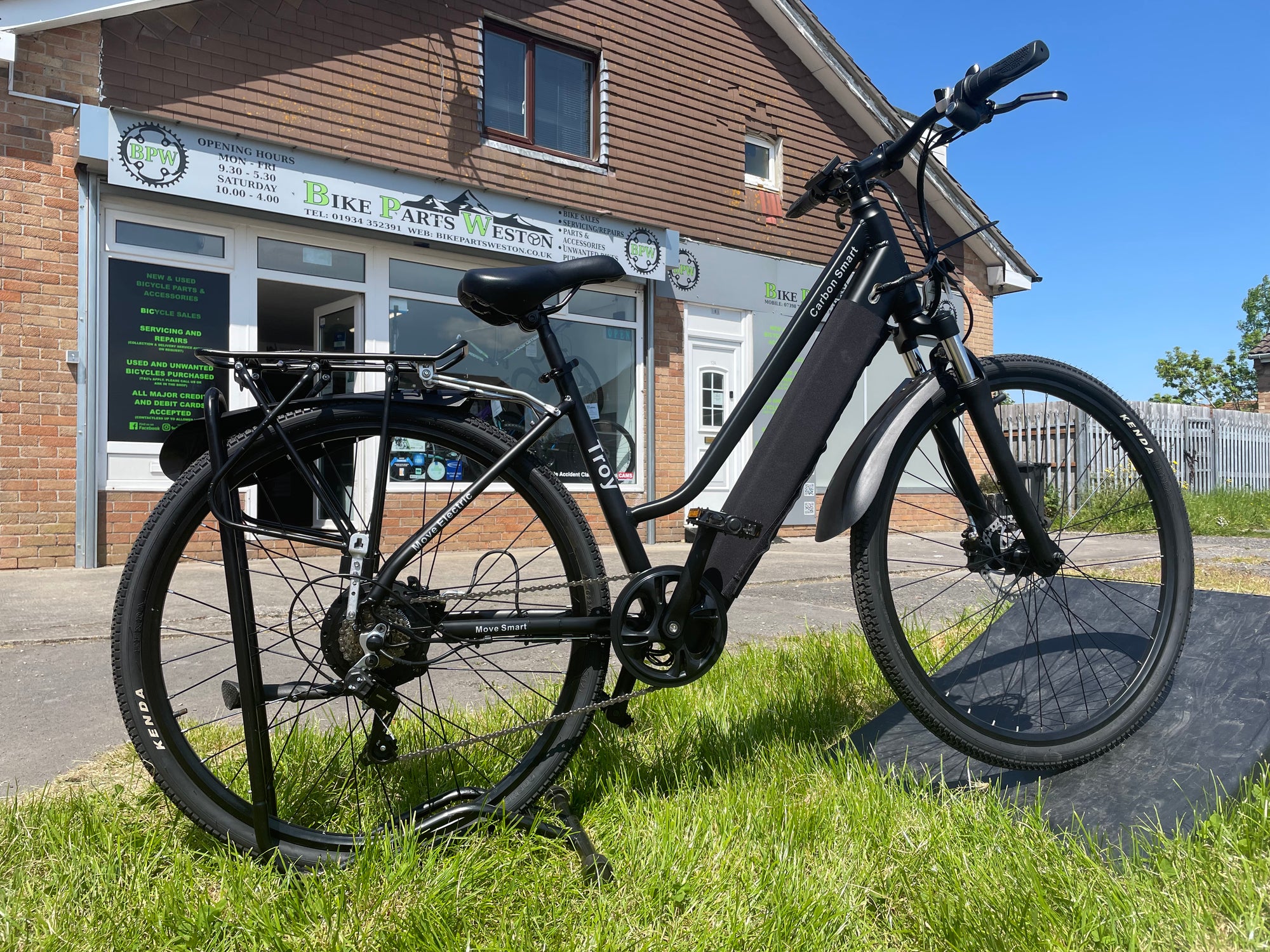 E-MOVEMENT E-BIKE - Troy Pro 250W – Step-Through Electric Road Bike in Black